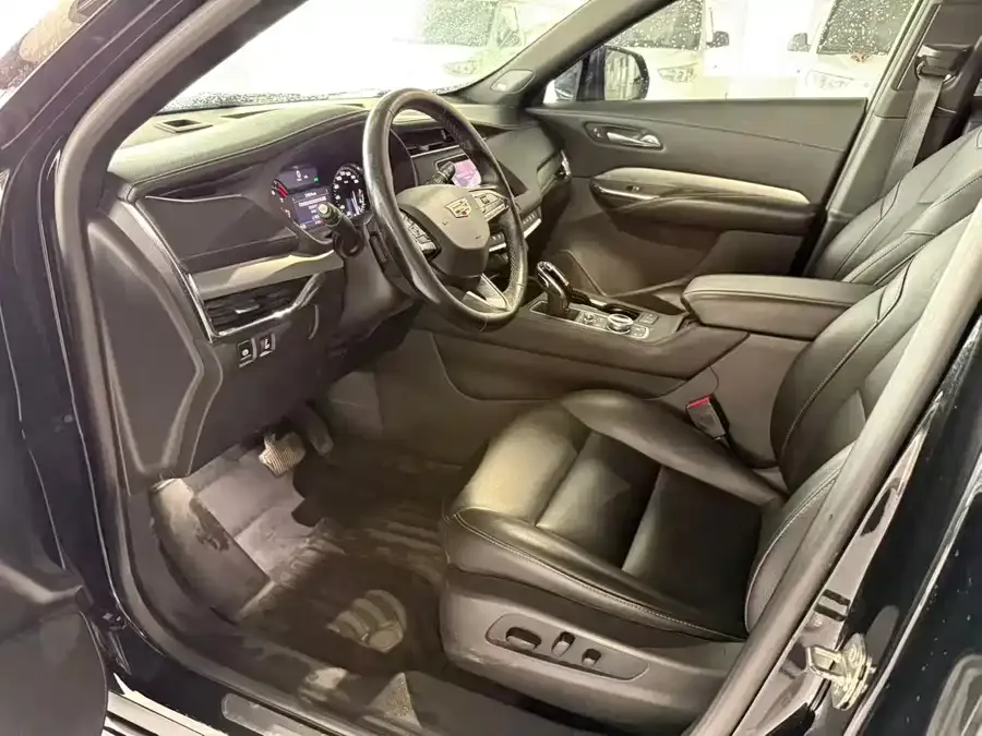 Cadillac XT4 2022 28T two-wheel drive fashion model 2022 — миниатюра 2