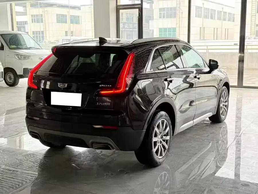 Cadillac XT4 2022 28T two-wheel drive fashion model 2022 — миниатюра 3