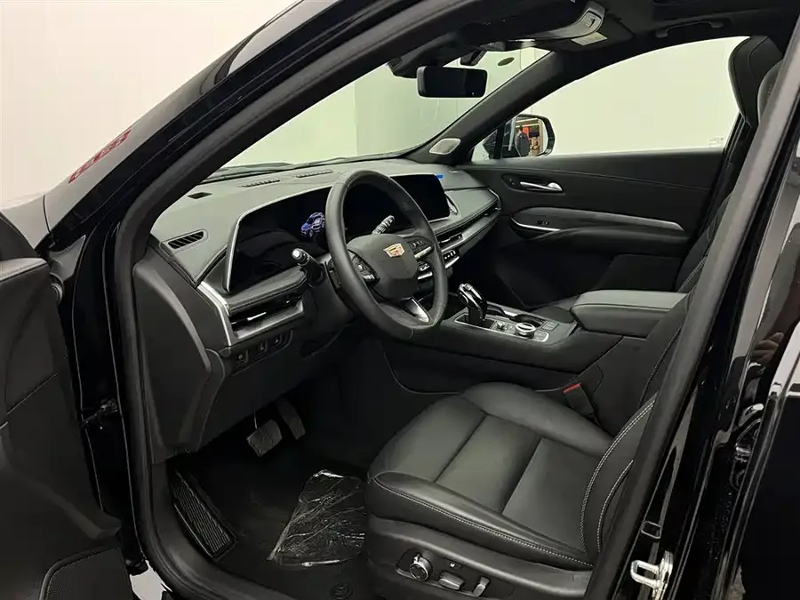 Cadillac XT4 2024 28T 2WD Premium Edition 2025 — миниатюра 4