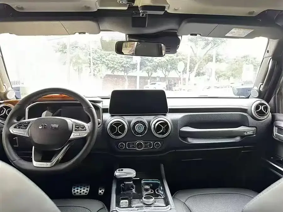 BAIC BJ40 Beijing Off-road BJ40 2023 2.0T Automatic 2WD City Hunter Edition Knight Edition 2022 — миниатюра 2