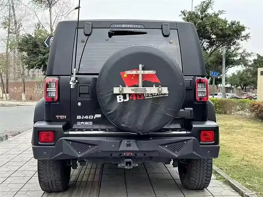 BAIC BJ40 Beijing Off-road BJ40 2023 2.0T Automatic 2WD City Hunter Edition Knight Edition 2022 — миниатюра 3