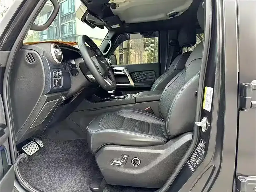 BAIC BJ40 Beijing Off-road BJ40 2023 2.0T Automatic 2WD City Hunter Edition Knight Edition 2022 — миниатюра 4