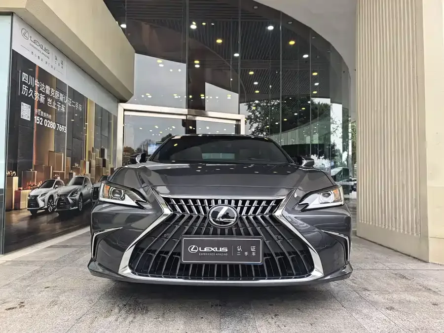 Lexus ES 2022