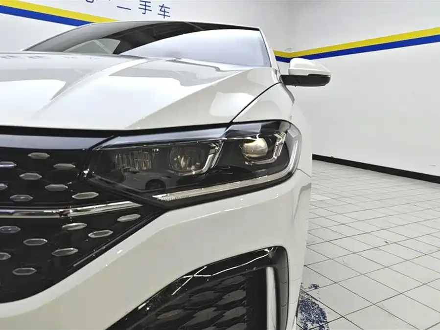 Volkswagen Lavida Lavida 2024 1.5L Automatic Starry Sky Five Million Edition 2024 — миниатюра 2
