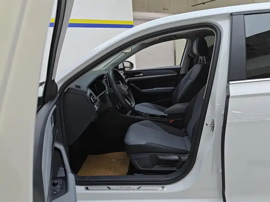 Volkswagen Lavida Lavida 2024 1.5L Automatic Starry Sky Five Million Edition 2024 — миниатюра 3