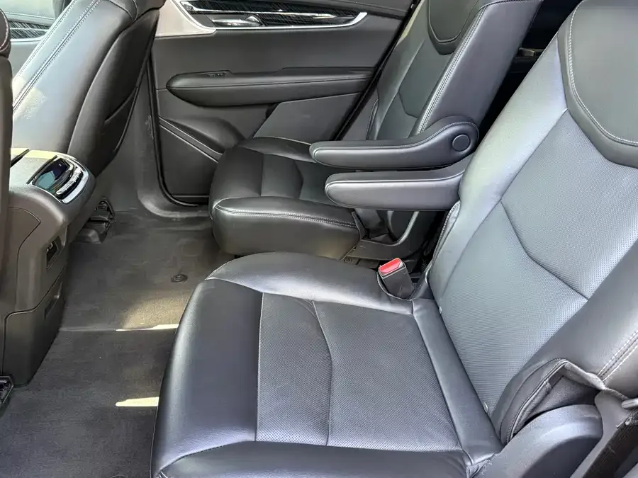 Cadillac XT6 2021 28T six-seat four-wheel drive luxury model 2022 — миниатюра 3