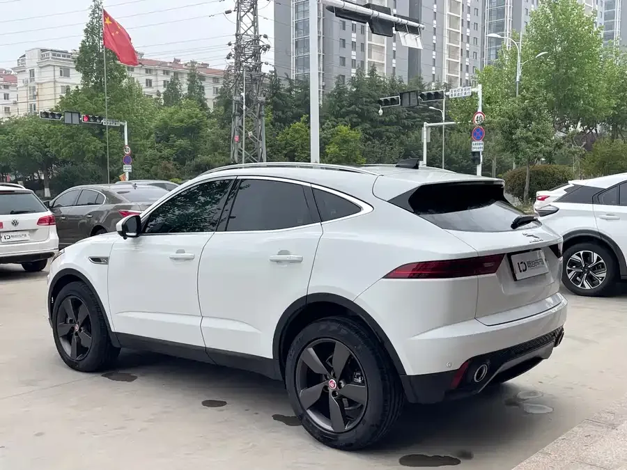 Jaguar E-Pace 2024 aggressive sports version R-DYNAMIC S 2024 — миниатюра 3