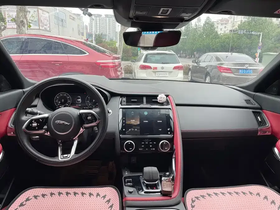 Jaguar E-Pace 2024 aggressive sports version R-DYNAMIC S 2024 — миниатюра 4