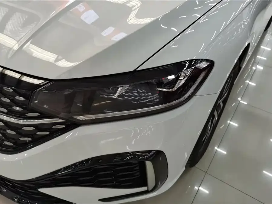 Volkswagen Lavida Lavida 2023 1.5L Automatic Starry Sky 5 Million Edition 2023 — миниатюра 2