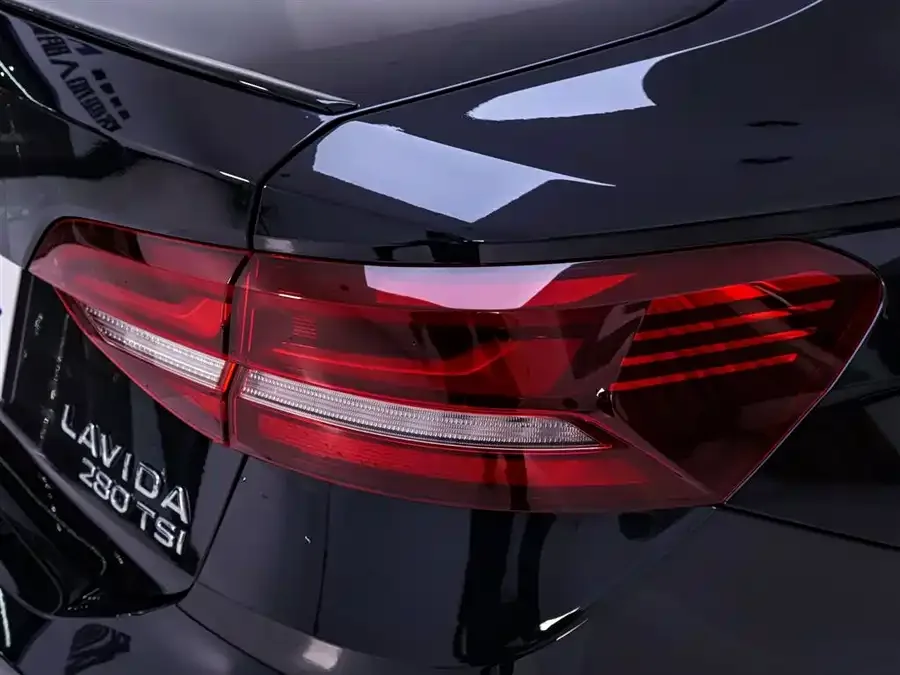 Volkswagen Lavida Lavida 2023 280TSI DSG Starry Sky Edition 2022 — миниатюра 3