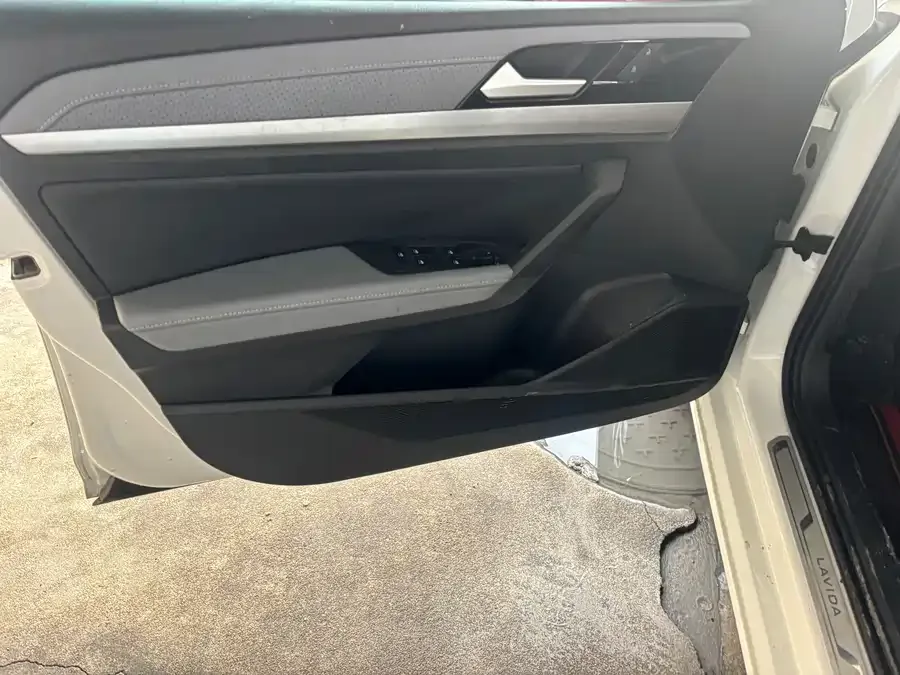 Volkswagen Lavida Lavida 2023 300TSI DSG Starry Sky Edition 2023 — миниатюра 2