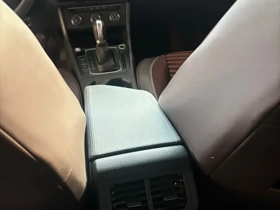 Volkswagen Lavida Lavida 2023 300TSI DSG Starry Sky Edition 2023 — миниатюра 4