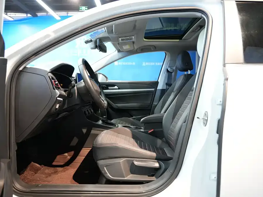 Volkswagen Lavida Lavida 2024 300TSI DSG Starry Sky Full Edition 2023 — миниатюра 3