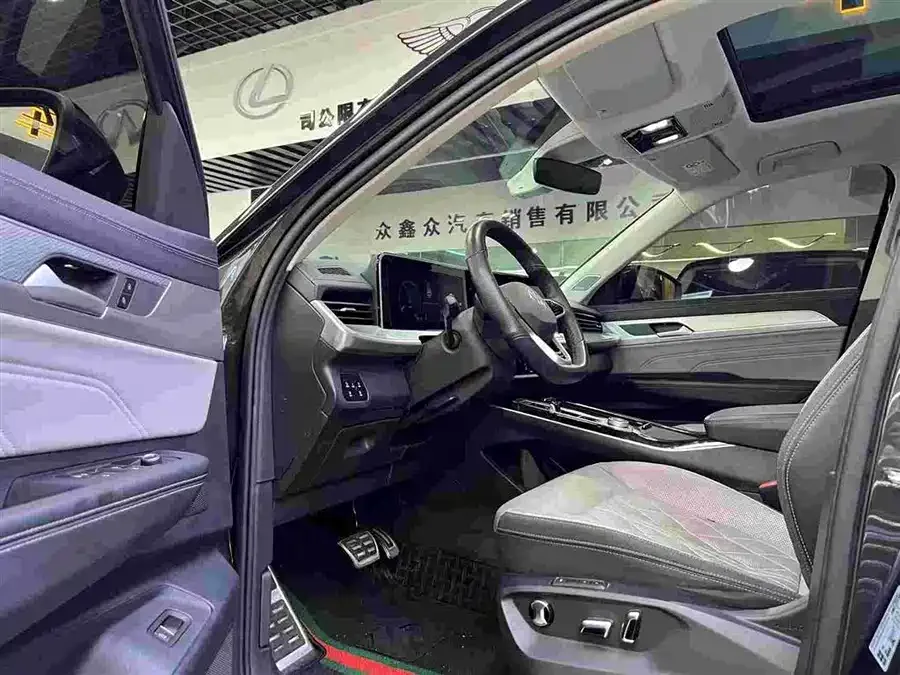 Volkswagen Tavendor 2023 Lanxun 380TSI 4WD R-Line Touring Edition 2023 — миниатюра 4
