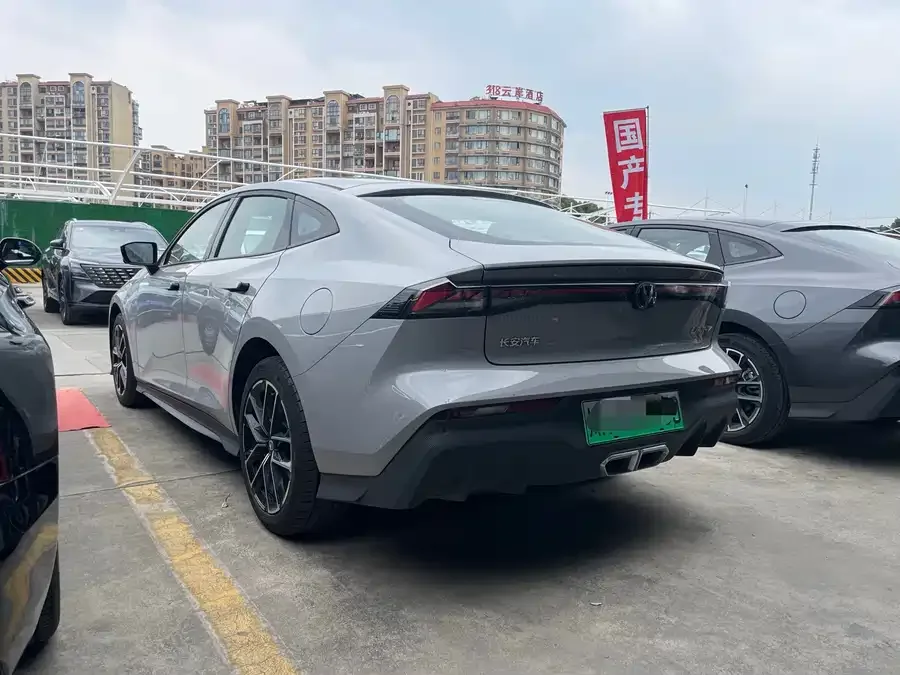 Changan UNI-V Smart Electric iDD Changan UNI-V iDD 2024 Blue Whale iDD 136km Smart and Fun 2024 — миниатюра 4