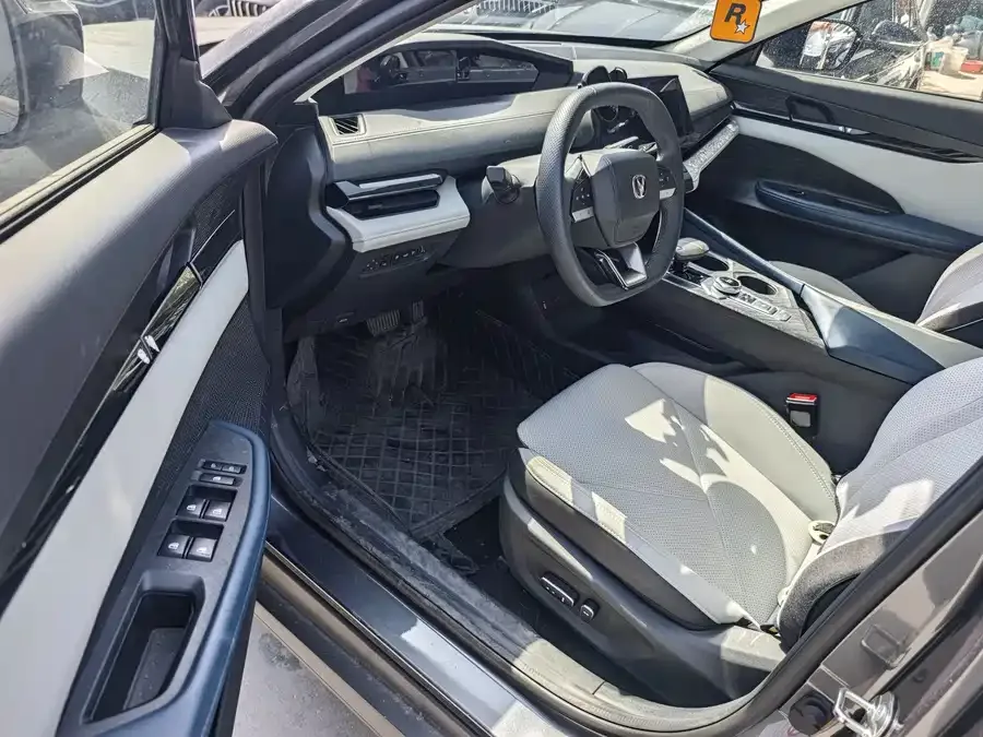 Changan UNI-V Smart Electric iDD Changan UNI-V iDD 2023 iDD 1.5T 113km Smart Cool Edition 2023 — миниатюра 2