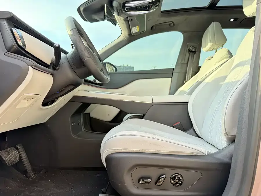 Voyah Courage Lantu Zhiyin 2024 4WD Global Edition 2024 — миниатюра 3