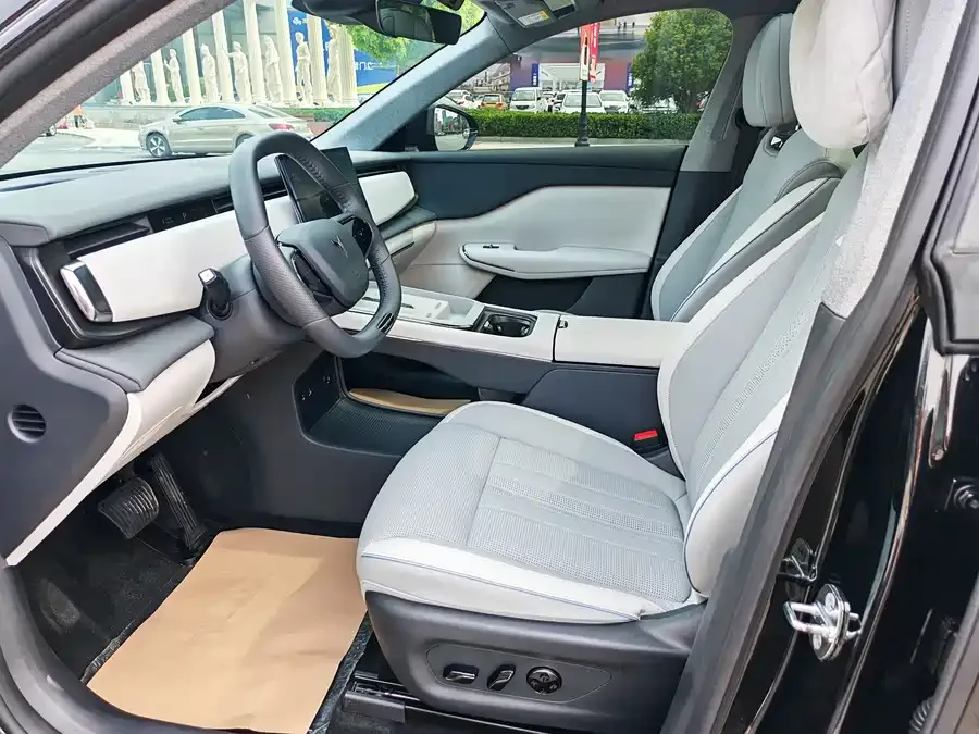 Voyah Courage Lantu Zhiyin 2024 Long-range Smart Edition 2025 — миниатюра 4