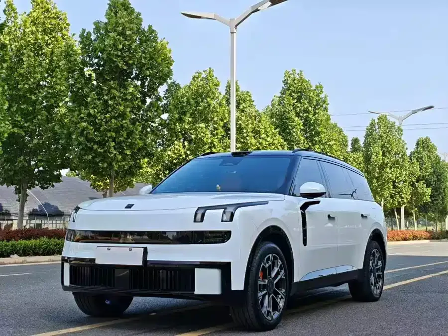 Lynk & Co 900 2025