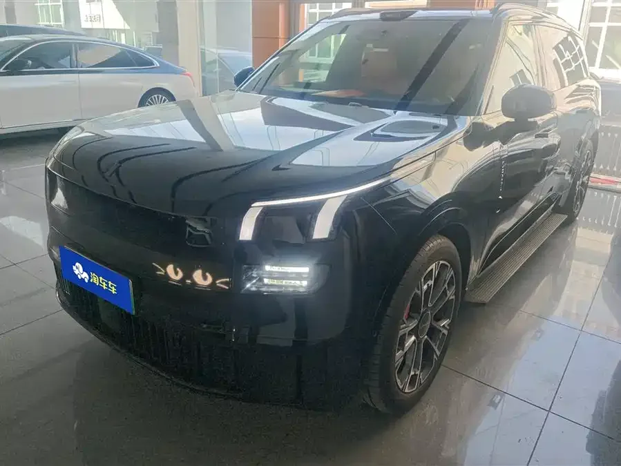 Lynk & Co 900 2025