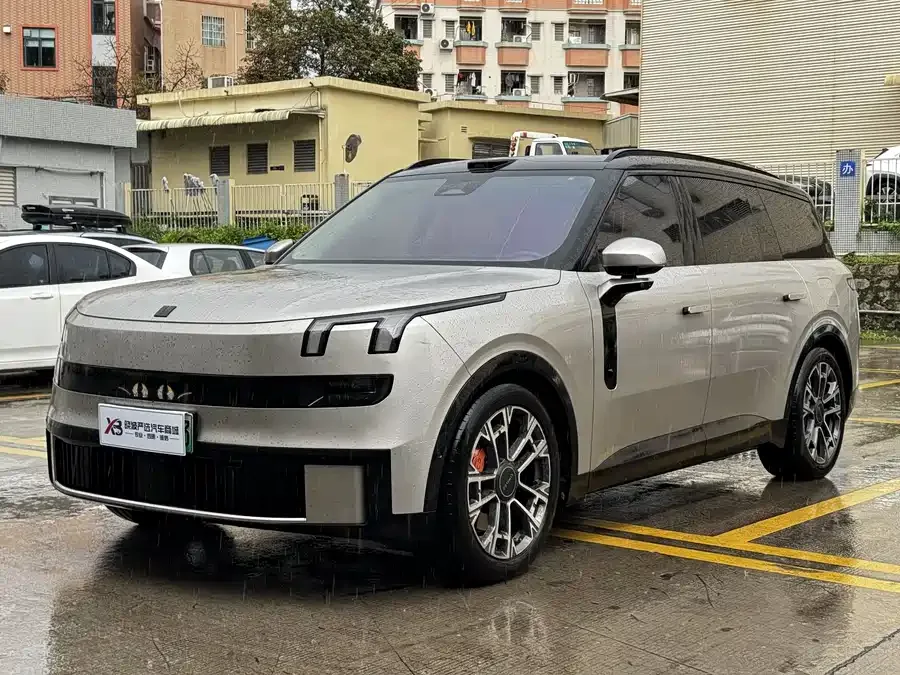 Lynk & Co 900 2025