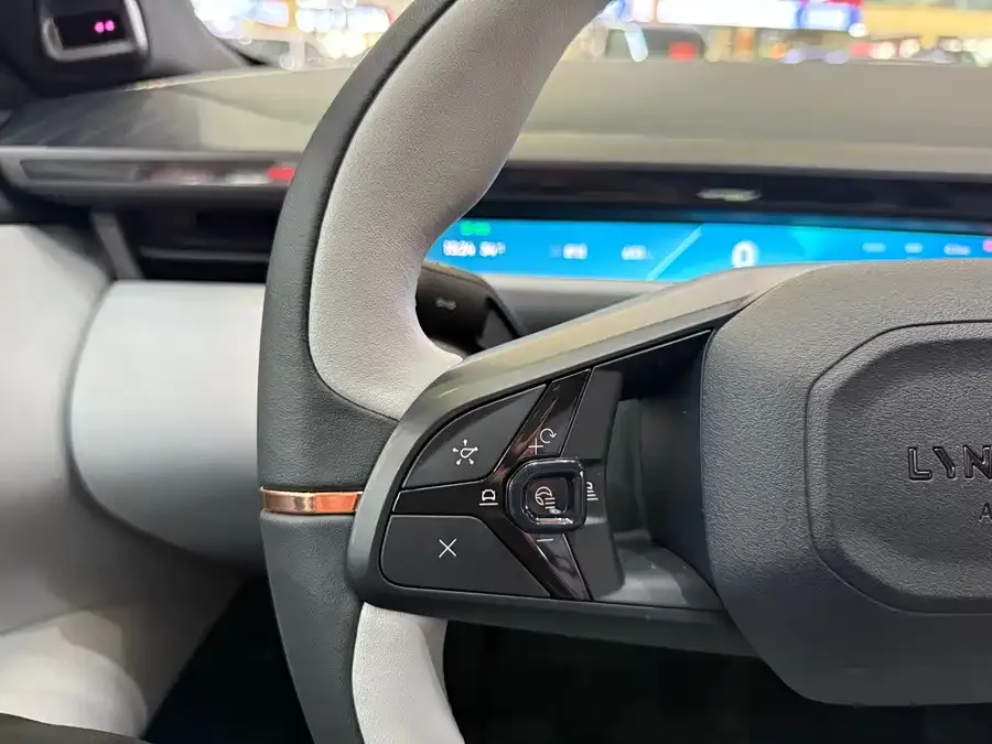 Lynk & Co Z10 Lynk & Co Z10 2024 95kWh 702km 4WD Intelligent Driving Ultra 2024 — миниатюра 3