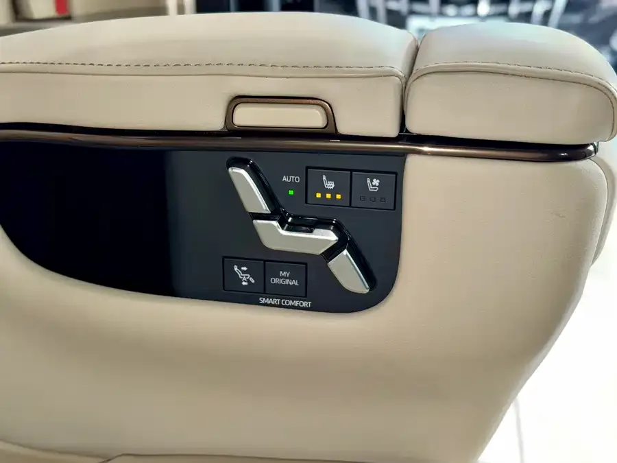Toyota Crown Vellfire Vellfire 2024 Crown Hybrid 2.5L Supreme Executive Edition 2025 — миниатюра 3