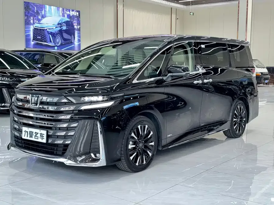 Toyota Crown Vellfire 2025