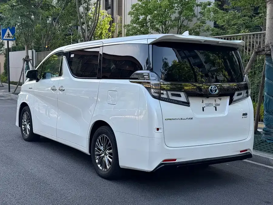 Toyota Crown Vellfire Vellfire 2023 Crown Hybrid 2.5L HV Luxury Edition 2022 — миниатюра 3