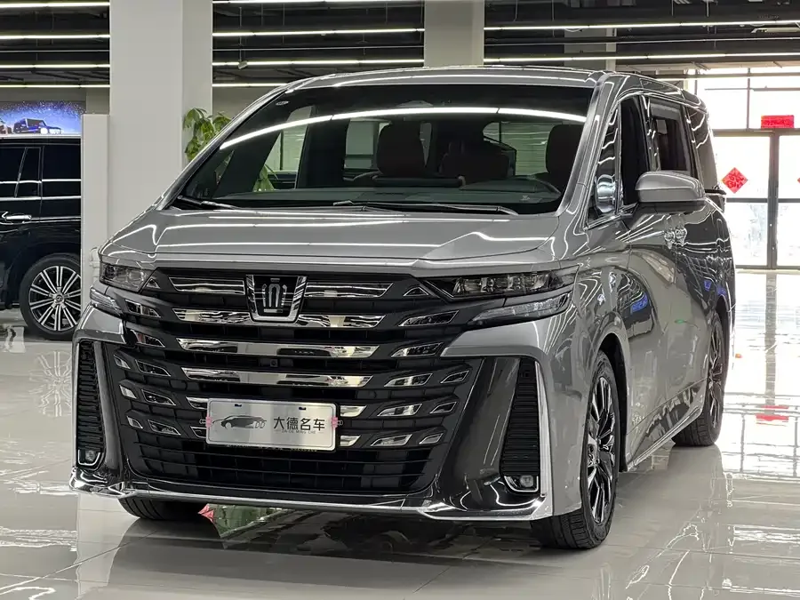 Toyota Crown Vellfire 2025