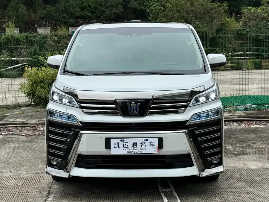 Toyota Crown Vellfire 2022