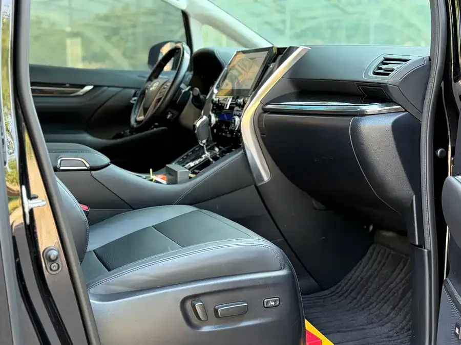 Toyota Crown Vellfire Vellfire 2023 Crown Hybrid 2.5L HV Luxury Edition 2022 — миниатюра 3