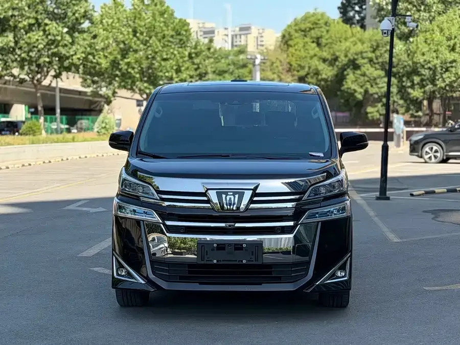 Toyota Crown Vellfire 2022