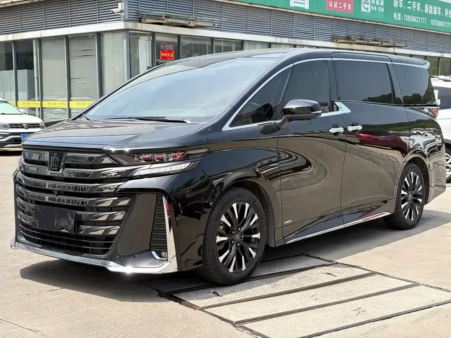 Toyota Crown Vellfire 2024