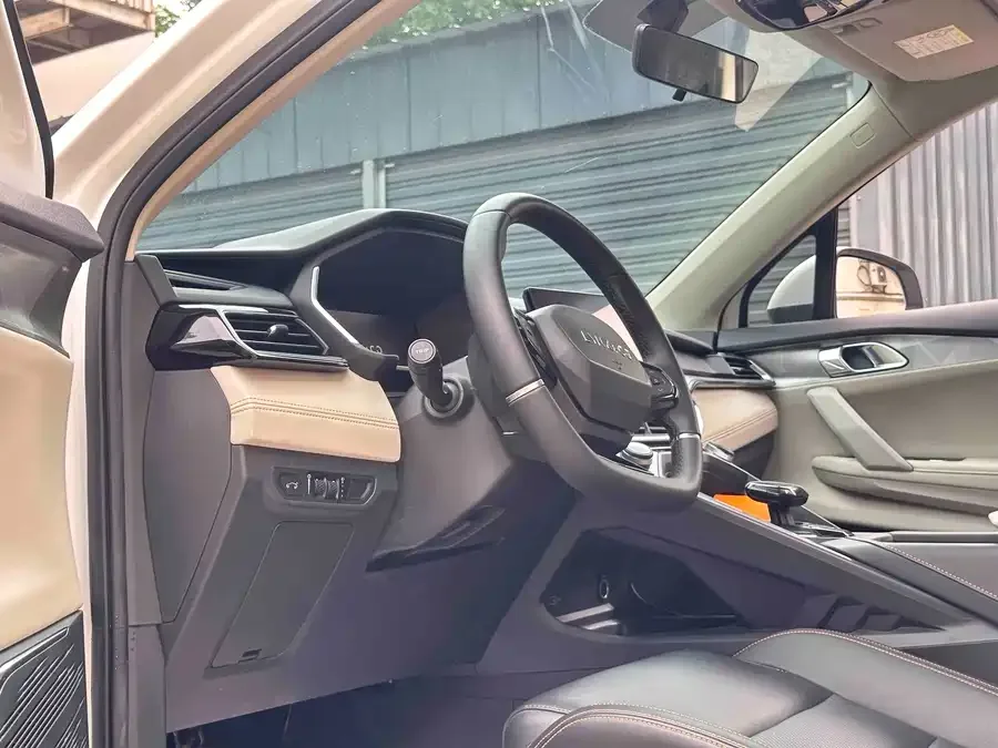 Lynk & Co 06 EM-P Lynk & Co 06 EM-P 2022 PHEV 84KM Endurance Edition Pro 2022 — миниатюра 2
