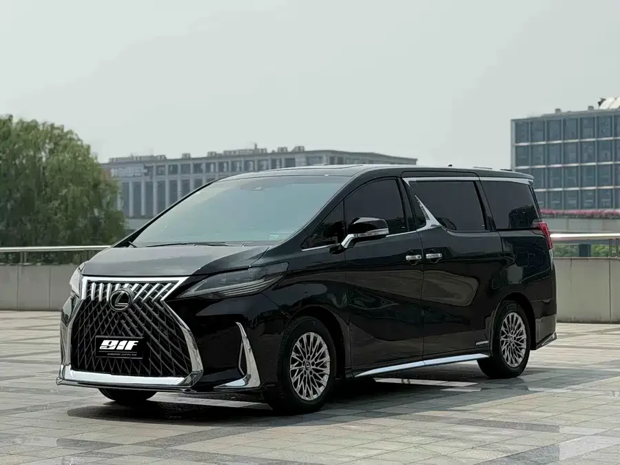 Toyota Crown Vellfire 2022
