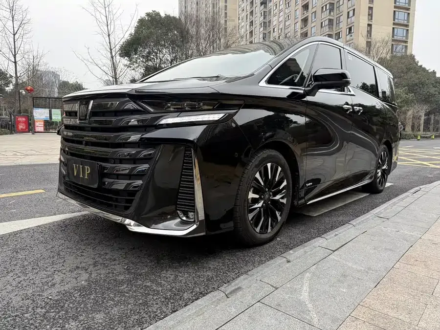 Toyota Crown Vellfire 2024