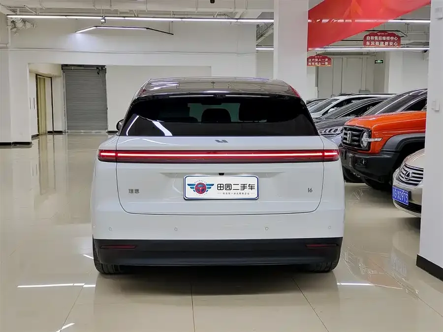 Li Auto i6 Ideal i6 2025 two-wheel drive standard version 2026 — миниатюра 2