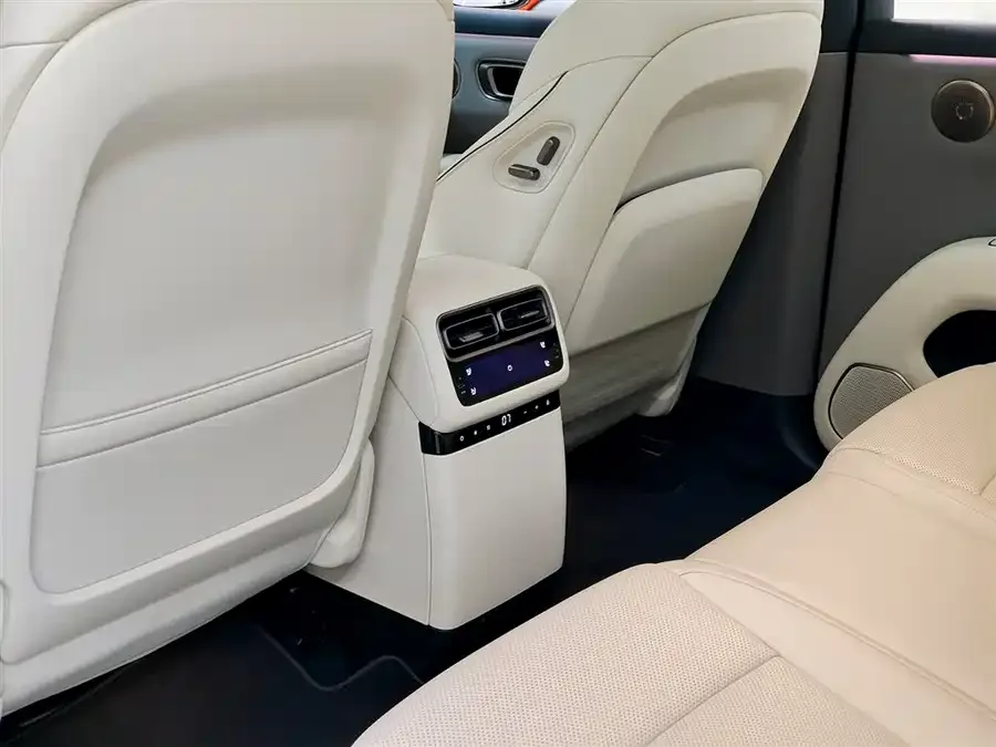 Li Auto i6 Ideal i6 2025 two-wheel drive standard version 2026 — миниатюра 3