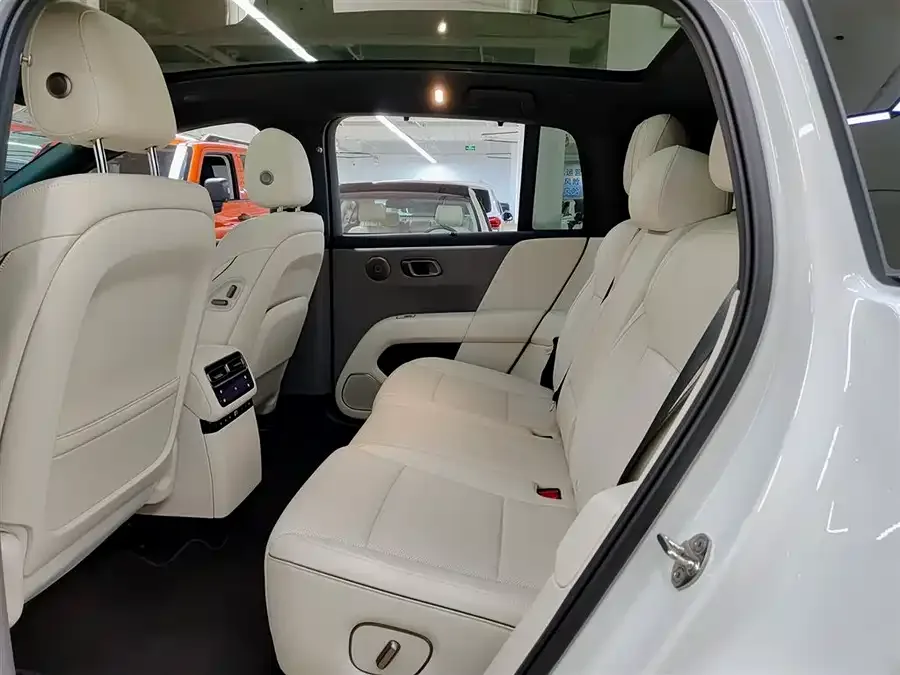 Li Auto i6 Ideal i6 2025 two-wheel drive standard version 2026 — миниатюра 5