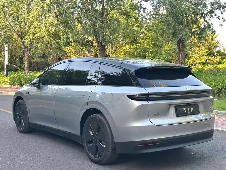 Li Auto i6 Ideal i6 2025 two-wheel drive standard version 2026 — миниатюра 3