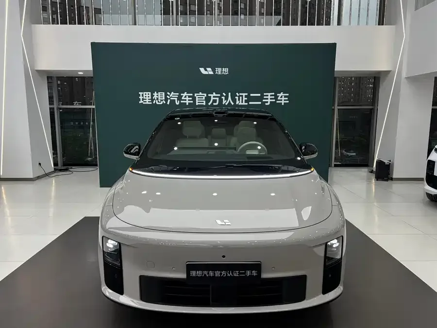 Li Auto i6 Ideal i6 2025 two-wheel drive standard version 2025 — миниатюра 2