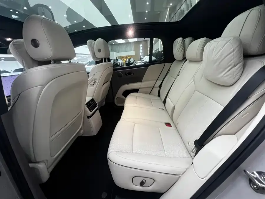 Li Auto i6 Ideal i6 2025 two-wheel drive standard version 2025 — миниатюра 3
