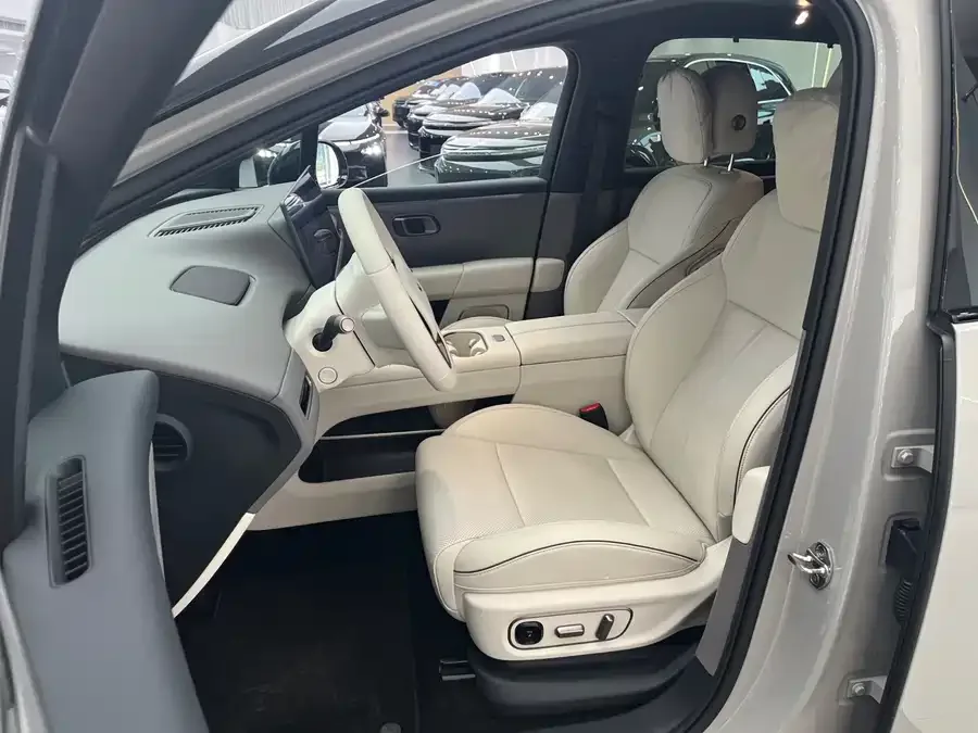 Li Auto i6 Ideal i6 2025 two-wheel drive standard version 2025 — миниатюра 2