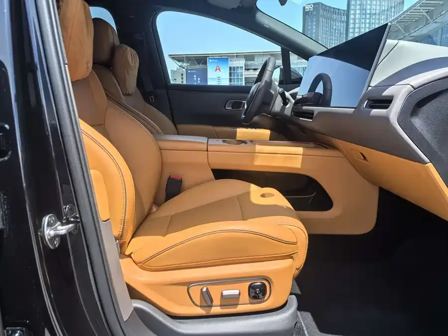 Li Auto i6 Ideal i6 2025 two-wheel drive standard version 2025 — миниатюра 4