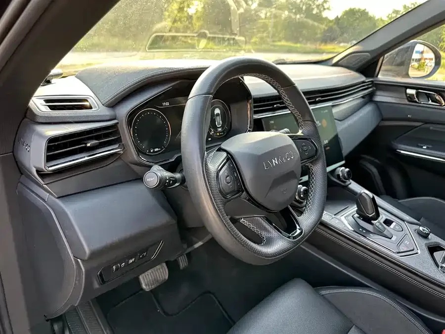 Lynk & Co 01 EM-P Lynk & Co 01 EM-P 2021 1.5TD PHEV Halo 2023 — миниатюра 4