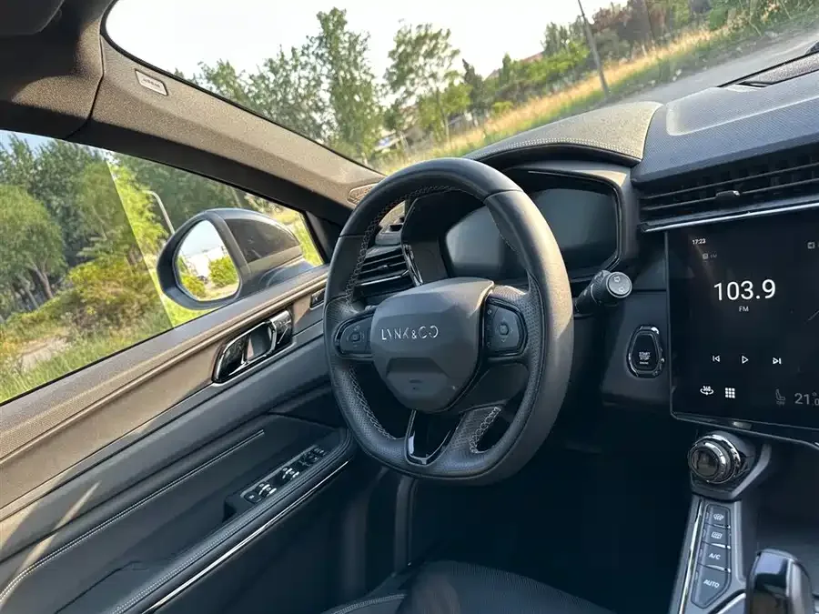 Lynk & Co 01 EM-P Lynk & Co 01 EM-P 2021 1.5TD PHEV Halo 2023 — миниатюра 5