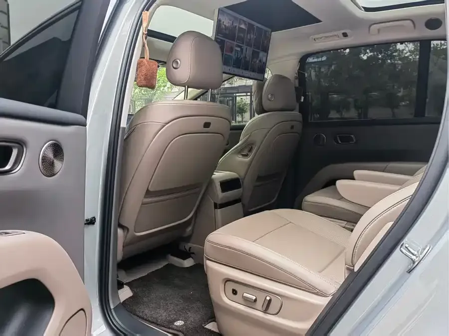 Li Ideal i8 Ideal i8 2025 Standard Edition 2025 — миниатюра 2