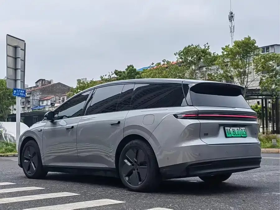 Li Ideal i8 Ideal i8 2025 Standard Edition 2025 — миниатюра 3