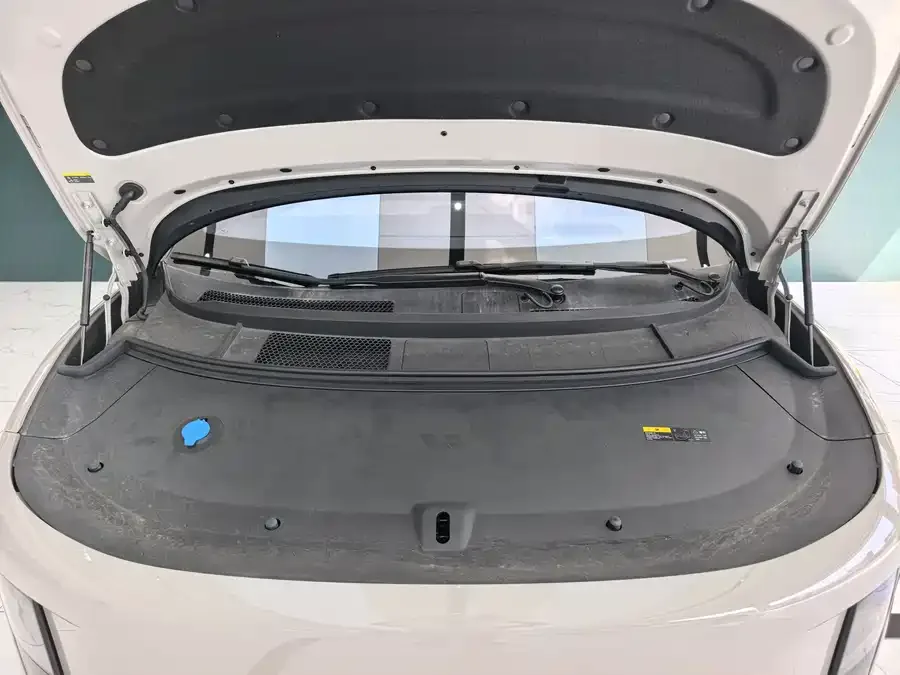 Li Ideal i8 Ideal i8 2025 Standard Edition 2025 — миниатюра 5